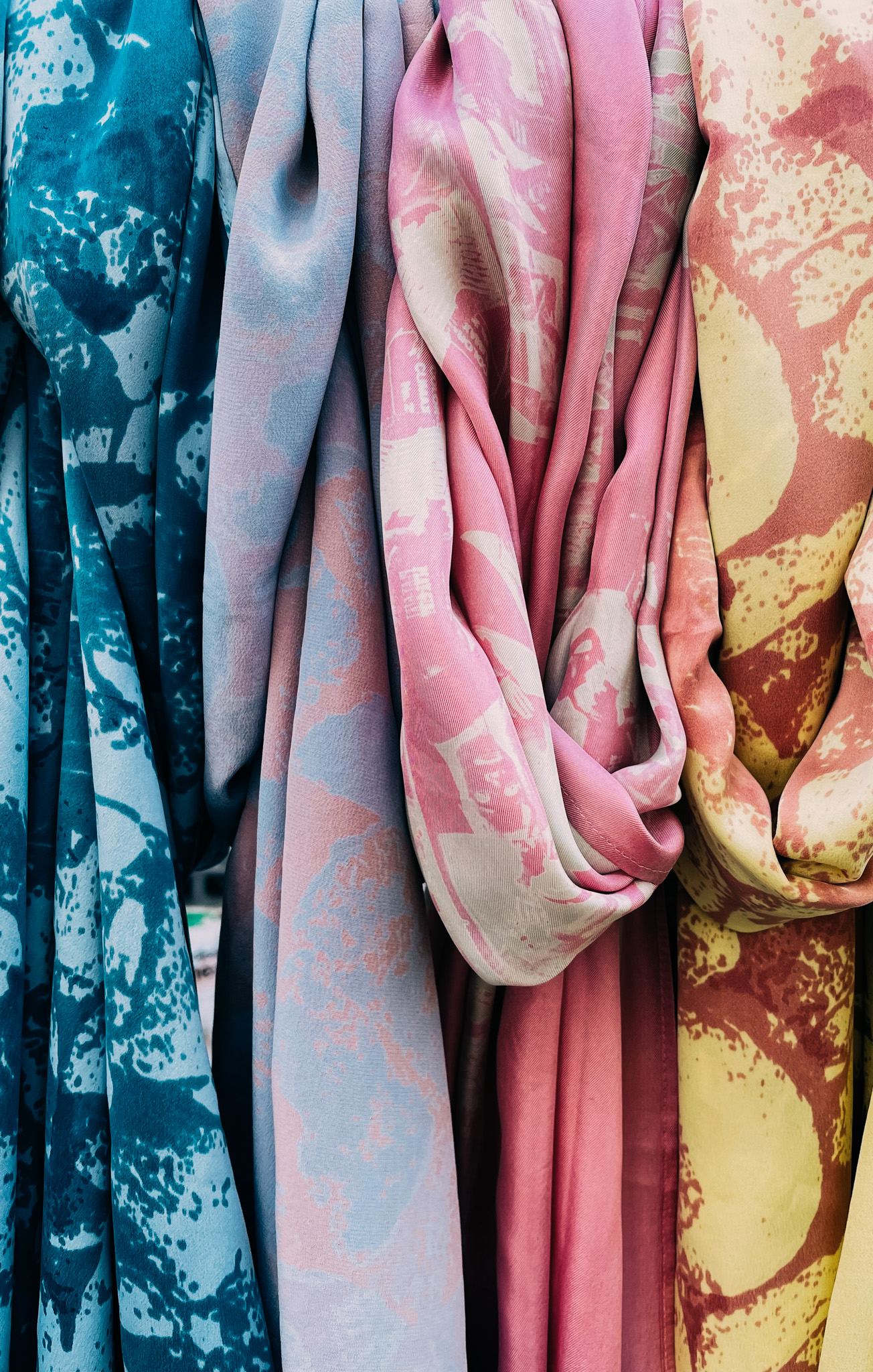 ALØR silketørklæder, kunster på Frederiksø