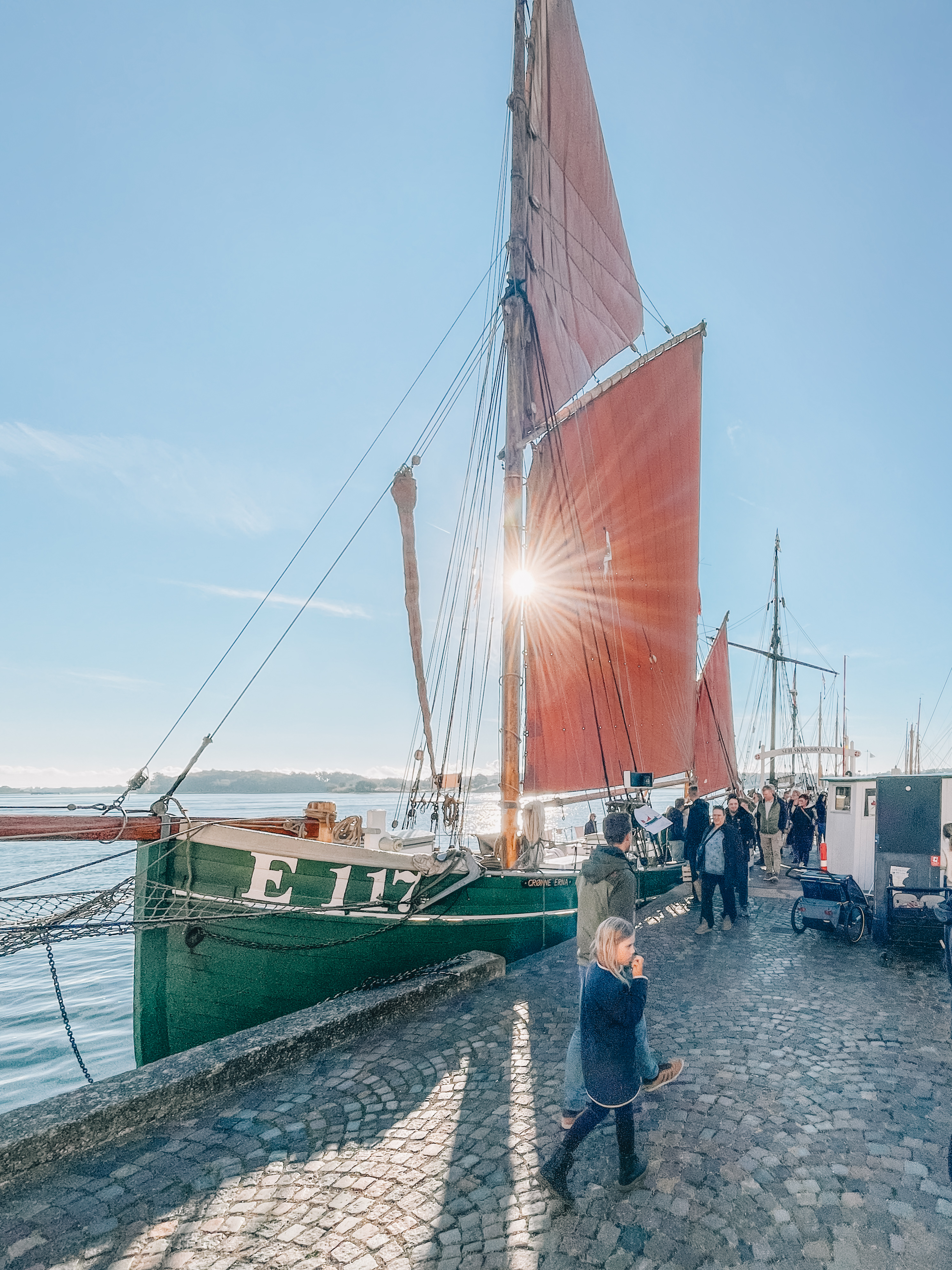 Æbleræs Svendborg, salg fra skibssiderne