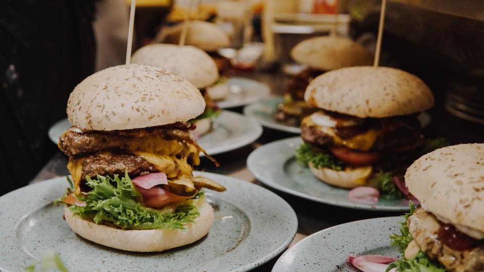 Café Mauritz-burgeren, Sommer ved Sundet