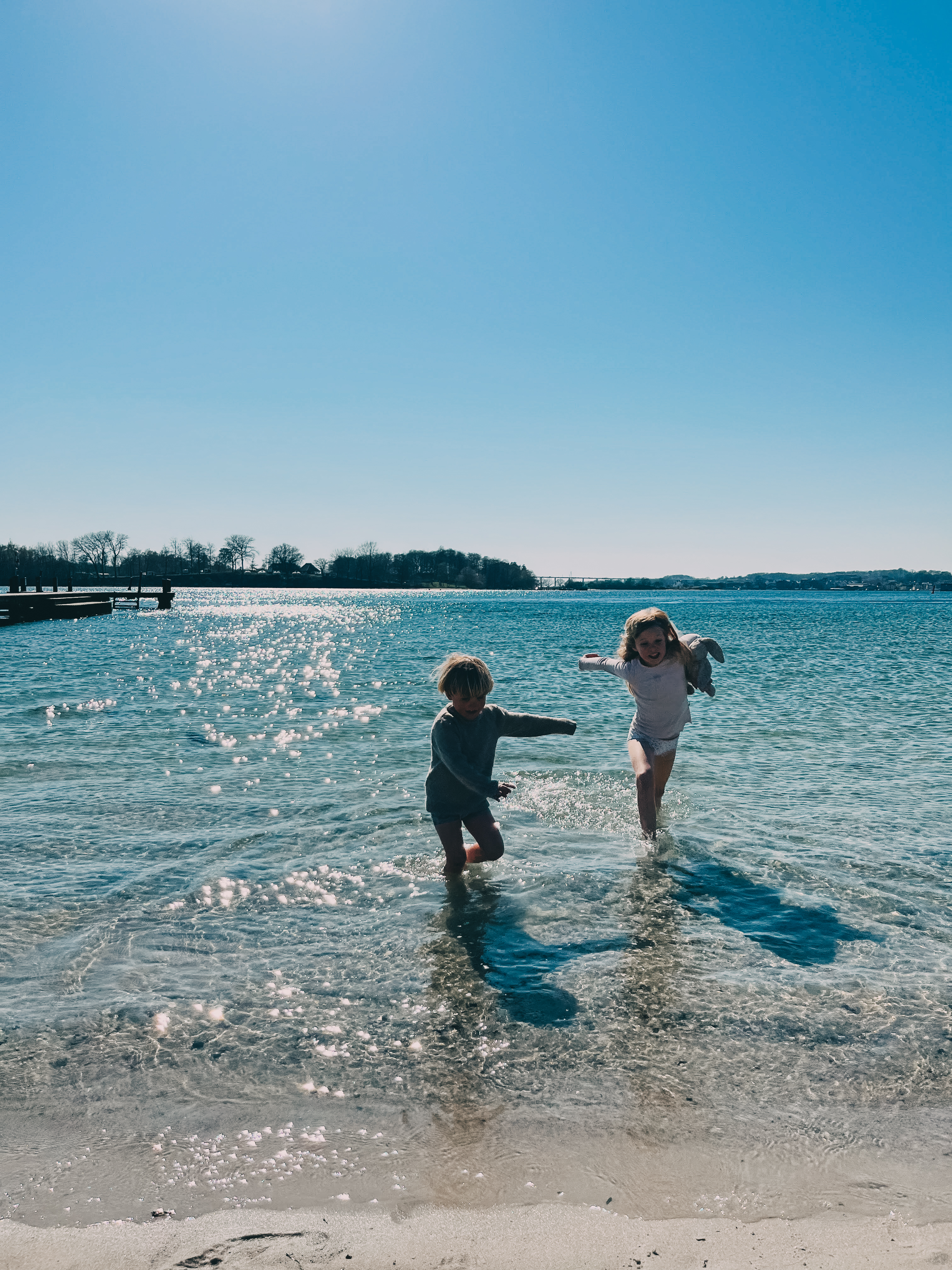 Børn i vandet, forår i Svendborg